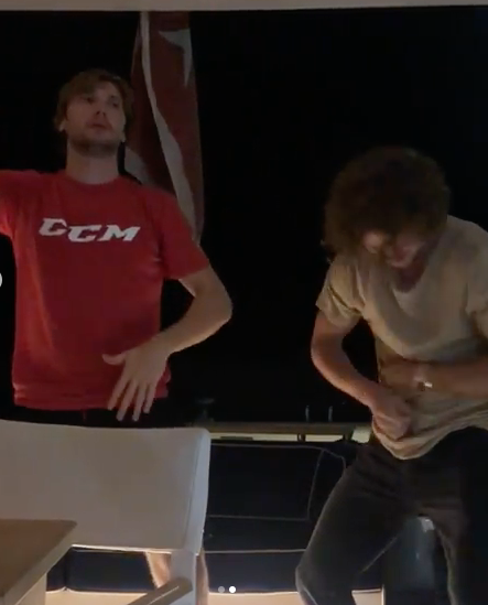 HAHA...Panarin et Bobrovsky sur la grosse brosse !!!