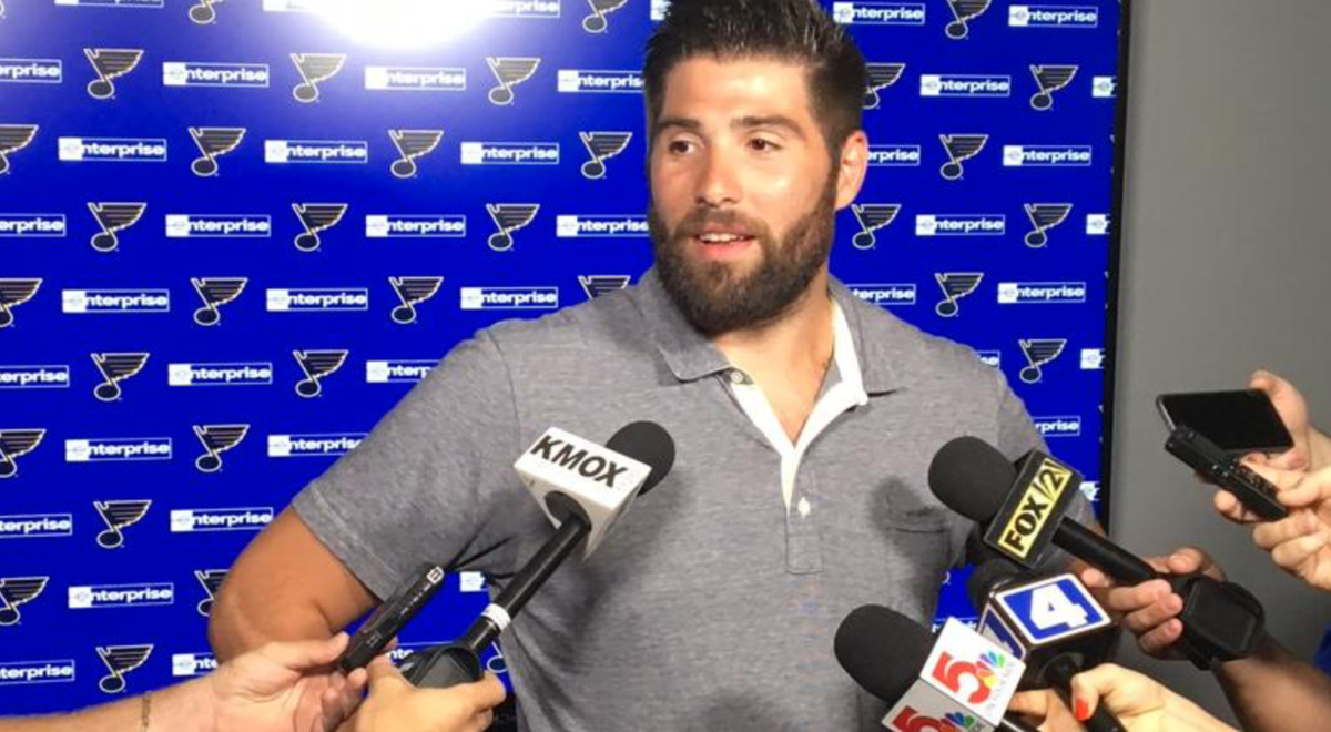 Y faut vraiment que Pat Maroon arrête de supplier son DG de même...