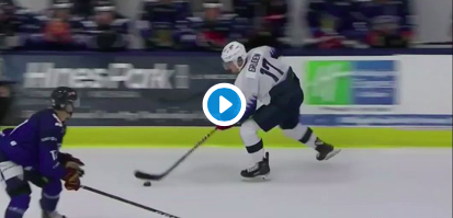 Cole Caufield est STYLÉ...Même quand il touche le POTEAU....