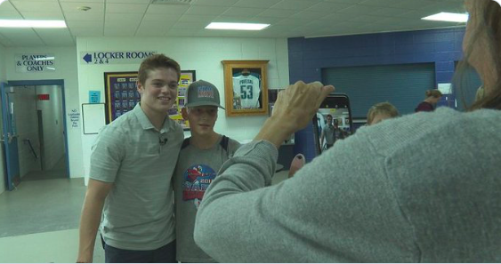 Cole Caufield n'a pas changé depuis qu'il est devenu une STAR au hockey..