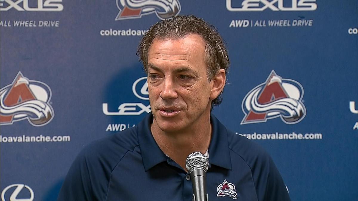 Joe Sakic met le CLAN RANTANEN dans sa petite poche....