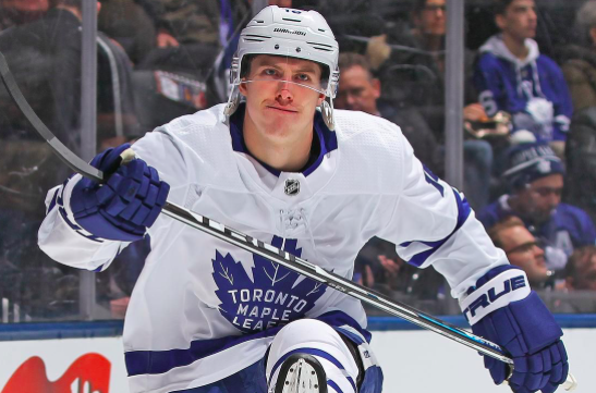 Le père de Mitch Marner est de plus en plus seul dans son coin....