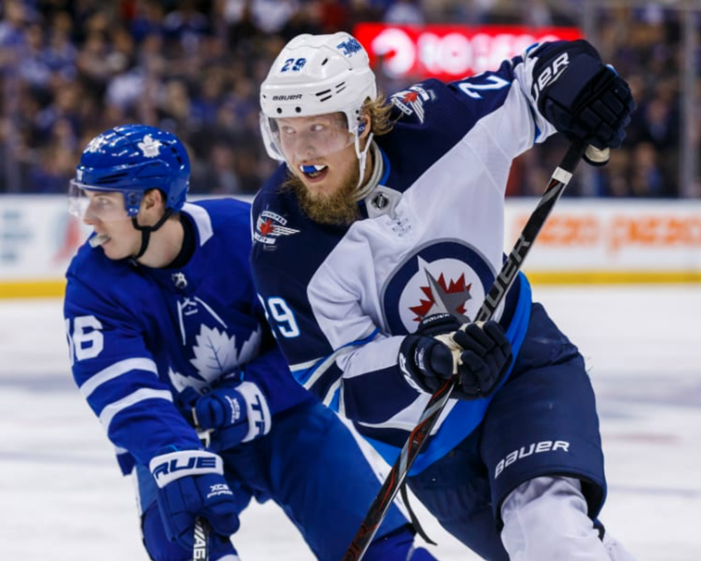 Patrik Laine a levé les yeux en l'air...