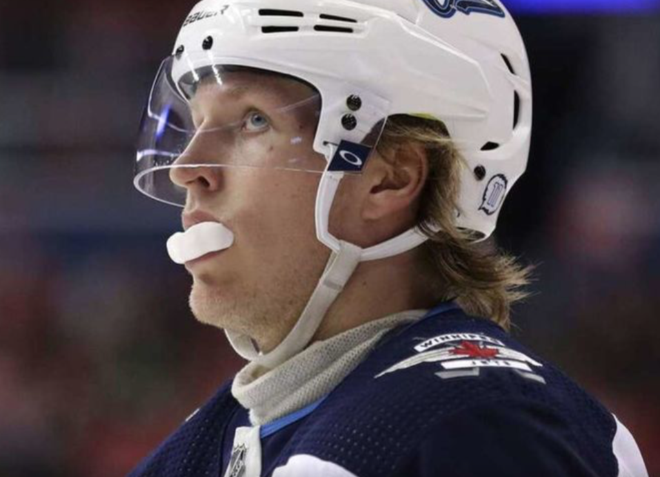 Paul Maurice peut bien FEINTER de ne pas être STRESSÉ pour Patrik Laine et Kyle Connor...