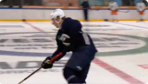 Au tour de Patrik Laine de s'entraîner avec une autre équipe...
