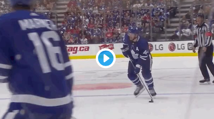 - Auston Matthews...Ne nous a pas montré ses fesses après son but..