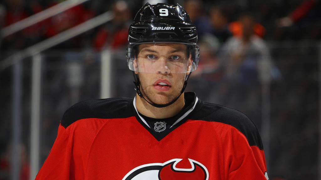 Ça NÉGOCIERAIT entre les Devils et Taylor Hall...