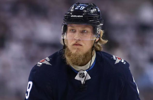 Hockey30 vous a pris par la main jusqu'à la signature de Patrik Laine..