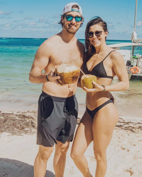 La TRAINER de Keith Kinkaid, c'est sa blonde, ET...