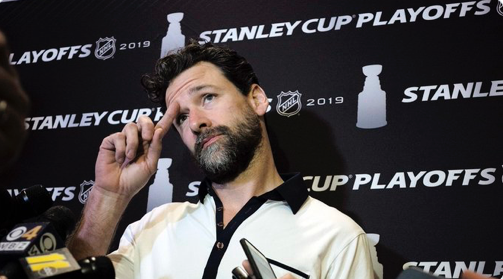 Les Flames font les yeux doux à Justin Williams....