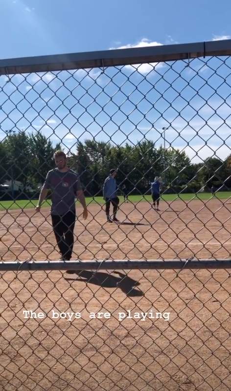 Les joueurs du CH se font une petite GAME de balle...