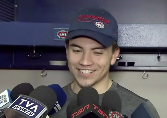 Nick Suzuki rit jaune en sale...