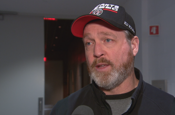 Patrick Roy VISE le coach des Huskies...et les arbitres....