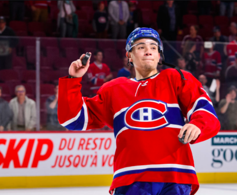 Pourquoi alors faire jouer Nick Suzuki à l'AILE..