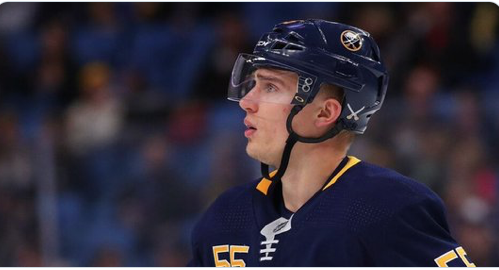 Rasmus Ristolainen DOIT SOURIRE à GRANDES DENTS.
