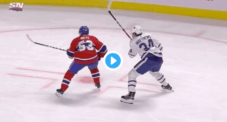 Auston Matthews a DOMINÉ Victor Mete..