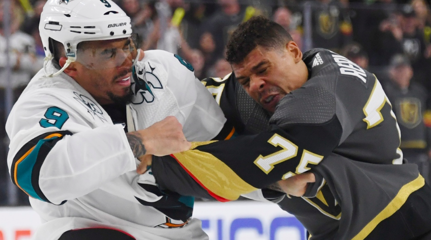 Evander Kane continue de se faire NARGUER par Ryan Reaves...