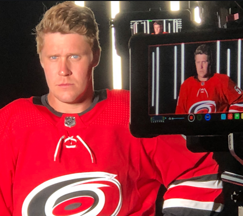 Jake Gardiner veut vraiment nous expliquer À FOND la CAISSE pourquoi il a REJETÉ Montréal..