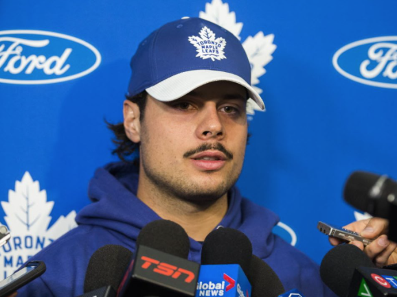 Le DG des Leafs protège Auston Matthews...