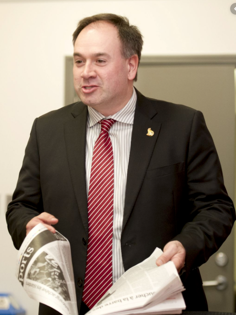Qui est visé par le DG des SENS ?