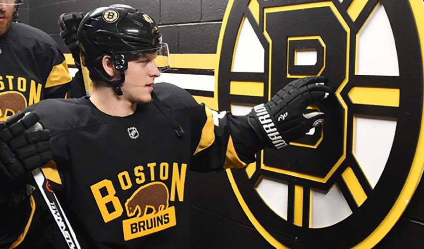 Torey Krug se frotte les mains...