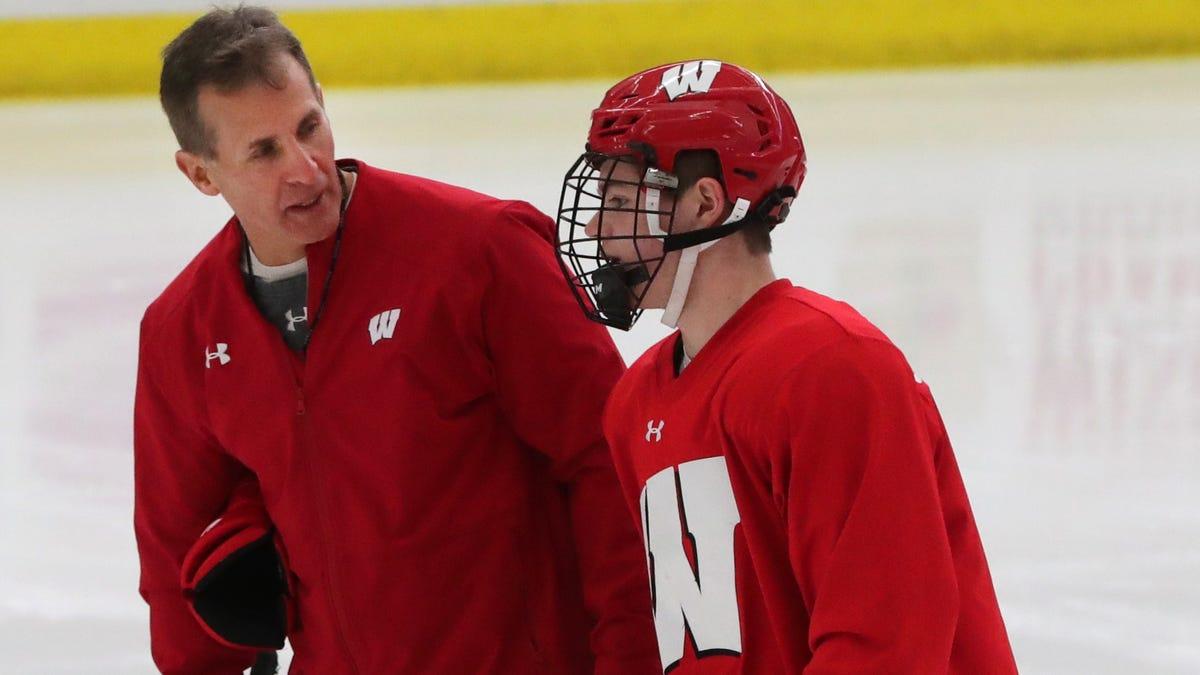 Le coach de Cole Caufield dans l'eau chaude....