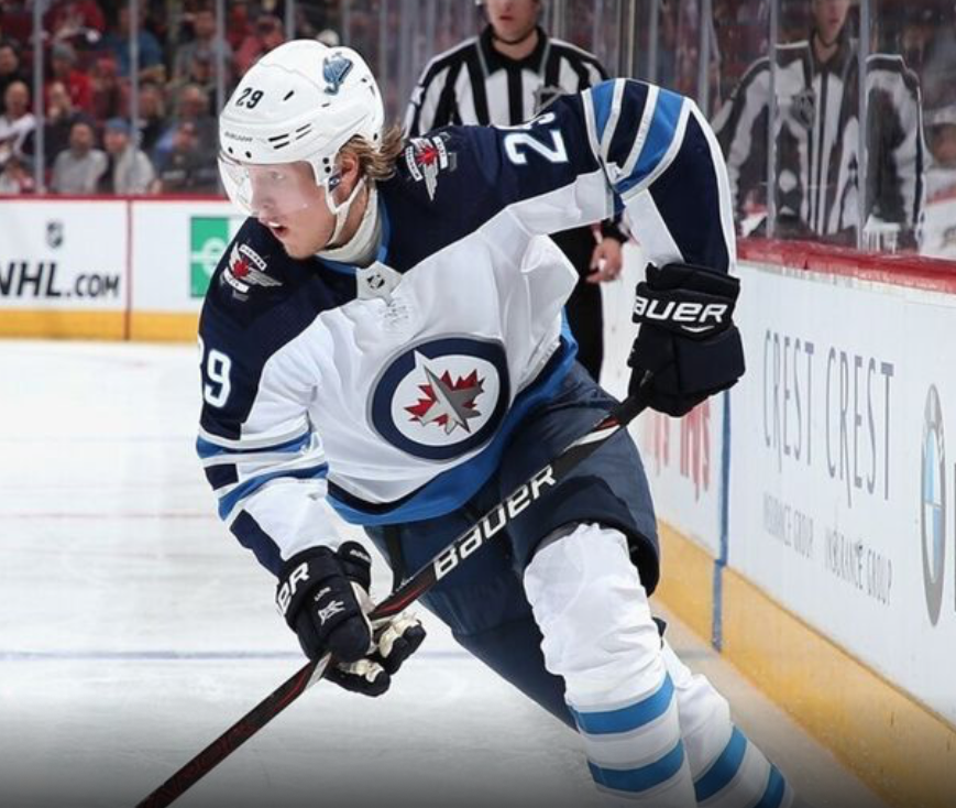 Patrik Laine essaie de nous FEINTER....