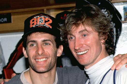 Tony Granato met Cole Caufield...au-dessus de Wayne Gretzky...