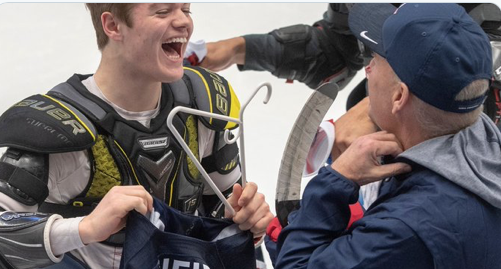 Tous ses coéquipiers et ses entraîneurs...Parlent de Cole Caufield..