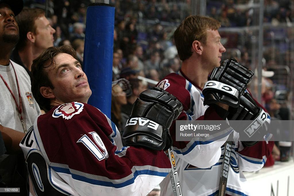 Joe Sakic travaille fort sur le dossier...