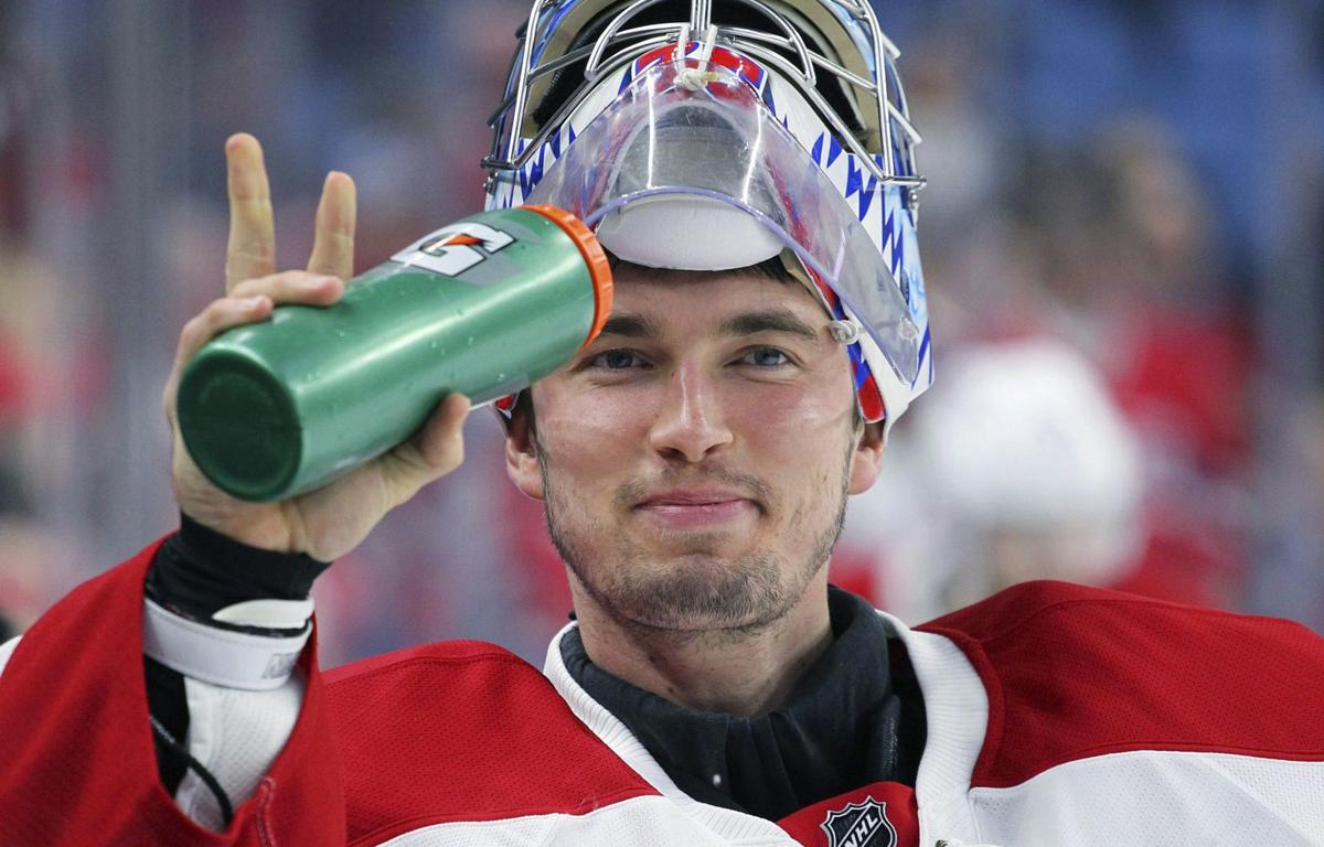 Charlie Lindgren joue à l'imbécile...