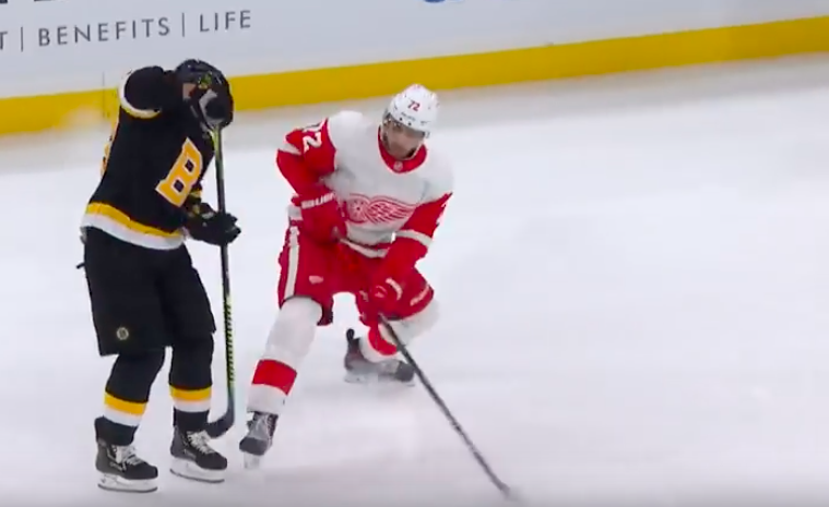 Vidéo: 2 FUTURS HABS HUMILIÉS par Brad Marchand?