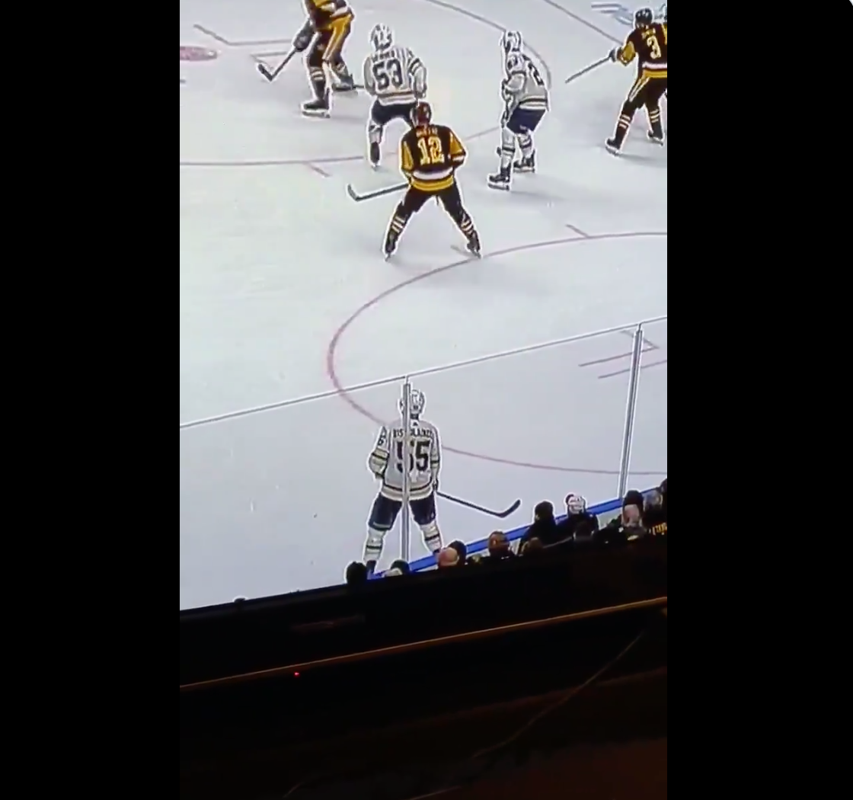 HAHAHA...Rasmus Ristolainen frappé par un FANTÔME...