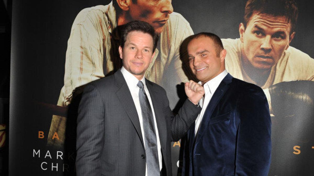 Max Domi dans le coin de Mark Wahlberg, Tom Brady dans le coin de Tie Domi....