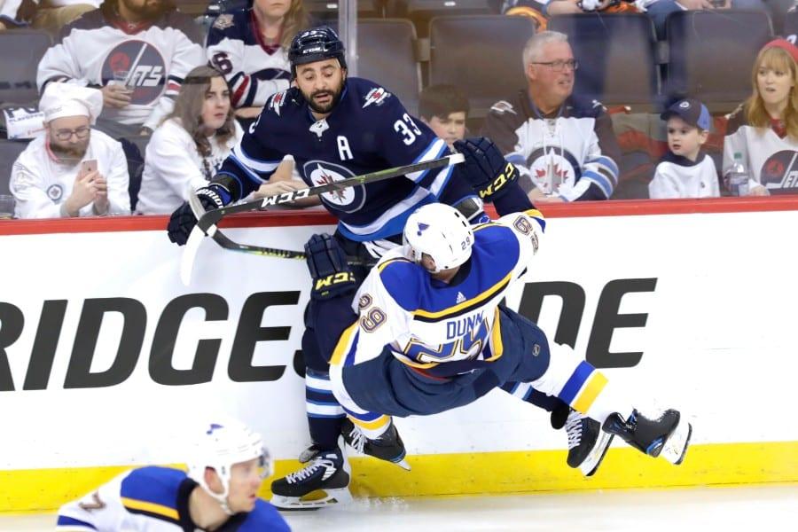 Tout le monde continue de parler des 3 mêmes équipes pour Dustin Byfuglien....