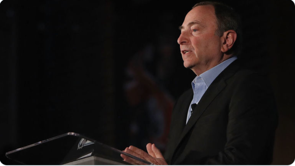 Gary Bettman est tellement au CASH...