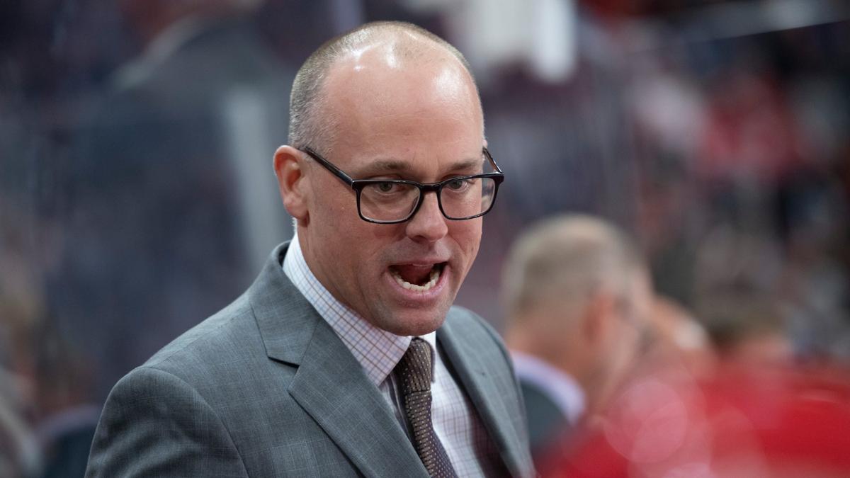 Le coach des Wings, sur le bord de la porte ?