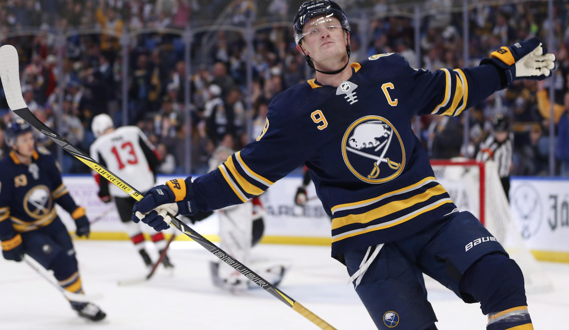 Les Devils sont TRÈS AGRESSIFS pour Jack Eichel...