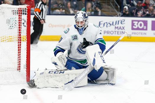 Louis Domingue est TANNÉ....De jouer au BOUCHE-TROU de SERVICE...