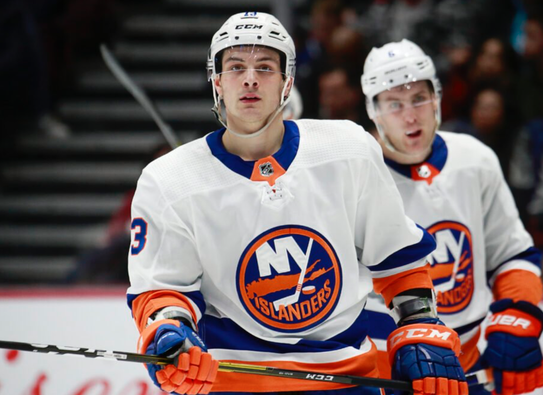 Avec une offre comme ça, Mathew Barzal va attendre l'offre hostile du CH...