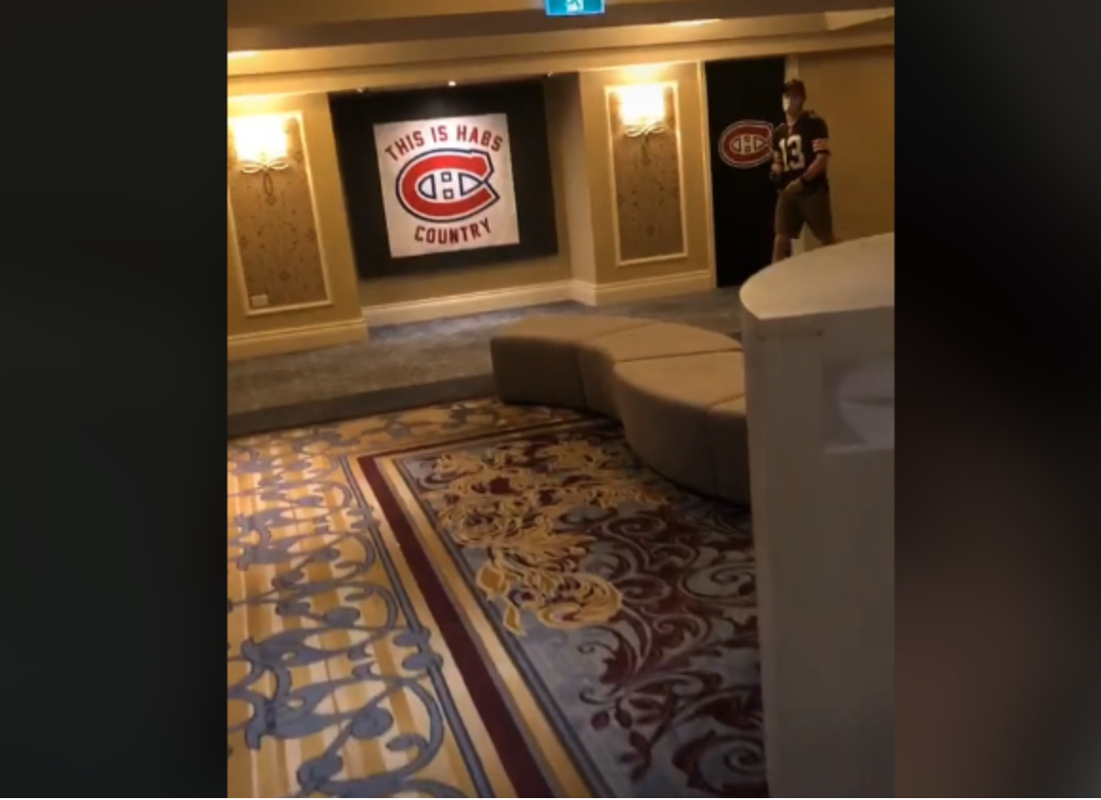 Brendan Gallagher nous montre comment ça l'air plate dans la bulle...