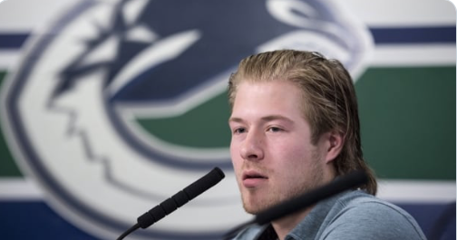 Brock Boeser continue d'être en TABARN...Contre les journalistes...