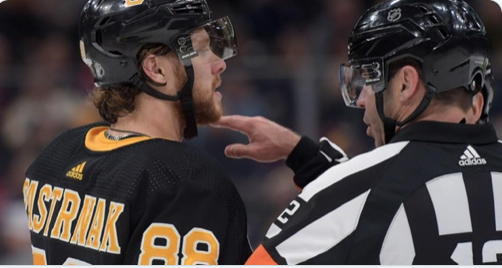 David Pastrnak traité de tous les noms à Boston....