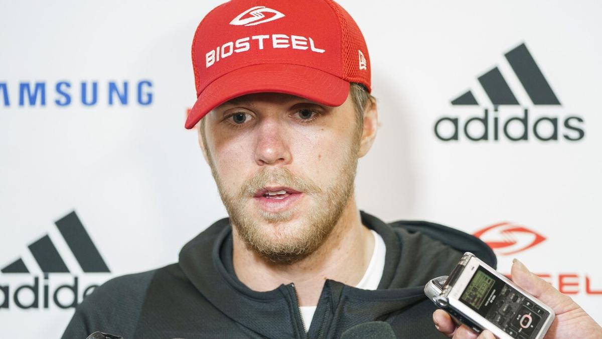 WOW...Connor McDavid traite les médias d'incompétents...