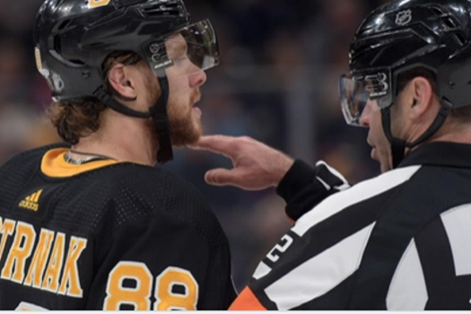 David Pastrnak traité de tous les noms à Boston....