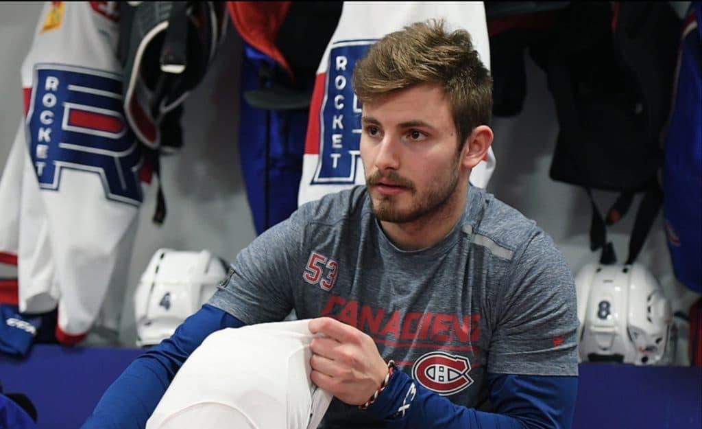 Les Blackhawks auraient aussi un intérêt pour Victor Mete...