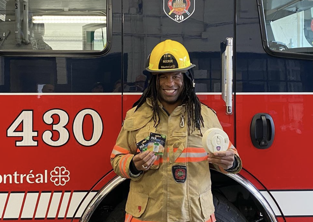 HAHAHA...Georges Laraque fait encore un fou de lui...