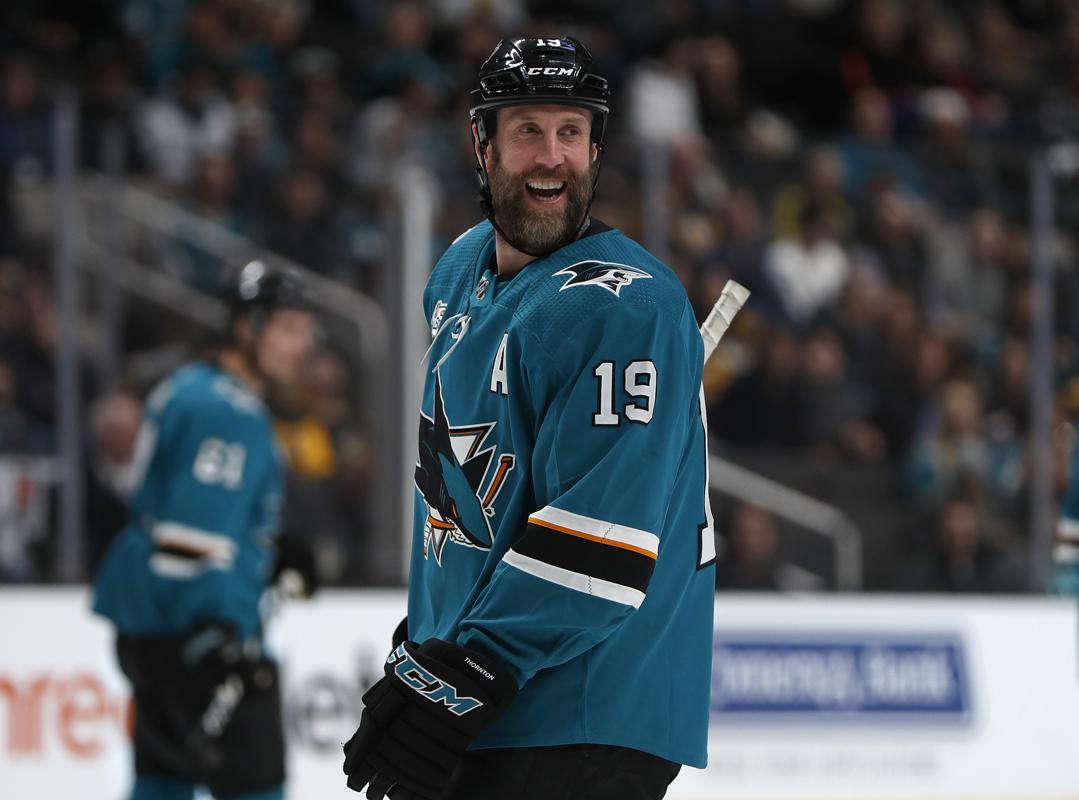 Joe Thornton est tellement crampé...