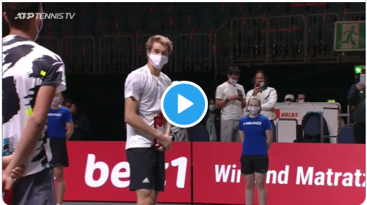 Vidéo: Alex Zverev tente de CONSOLER Félix Auger-Aliassime...