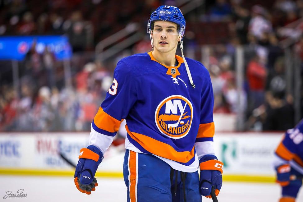 AYOYE...Mathew Barzal met son DG en furie !!!